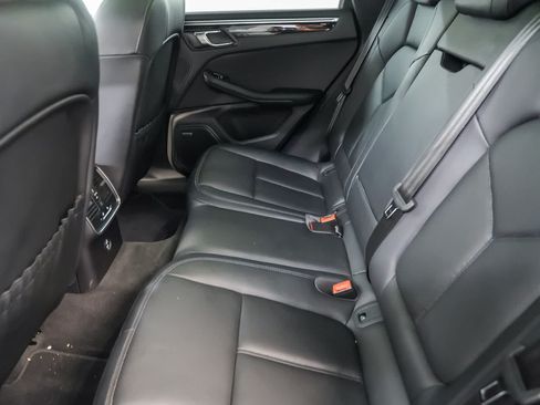 Certified 2024 Porsche Macan S AWD/4WD image 23
