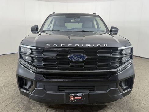 Certified 2025 Ford Expedition Active AWD/4WD image 2