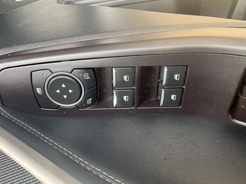 Used 2020 Ford Explorer XLT w/ Equipment Group 202A AWD/4WD image 19