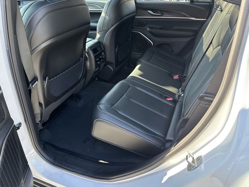 New 2025 Jeep Grand Cherokee Limited w/ Black Appearance Package image 24