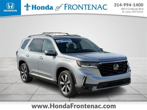 Used 2023 Honda Pilot Touring image 1