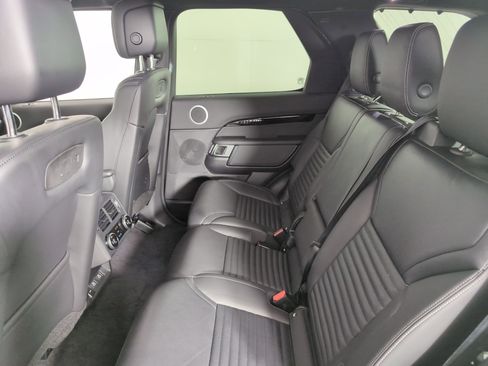 Used 2025 Land Rover Discovery S image 16