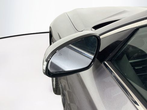 Used 2025 Genesis G70 2.5T RWD image 16