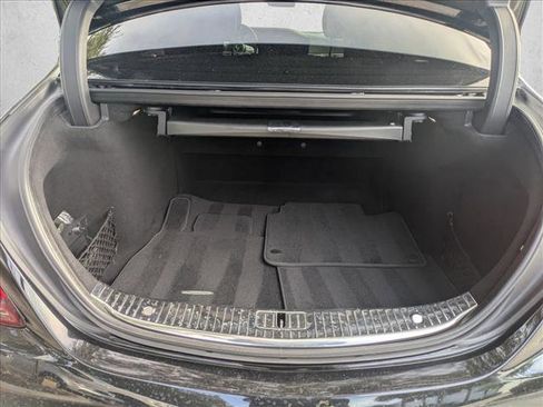 Used 2019 Mercedes-Benz S 560 Sedan image 18