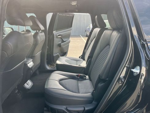 Used 2025 Toyota Highlander XSE AWD/4WD image 27