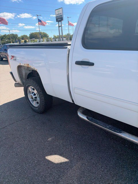 Used 2011 Chevrolet Silverado 2500 LT w/ Interior Plus Package AWD/4WD image 8