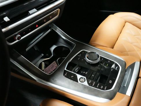 Used 2024 BMW X7 xDrive40i w/ Parking Assistance Package AWD/4WD image 5
