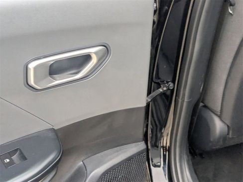 Used 2025 Kia K4 LXS image 25