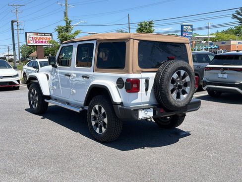 Used 2021 Jeep Wrangler Unlimited Sahara AWD/4WD image 3