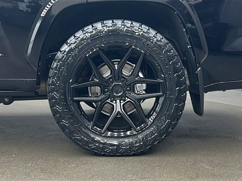 Used 2025 Toyota Sequoia Limited image 11