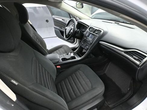Used 2017 Ford Fusion SE image 43