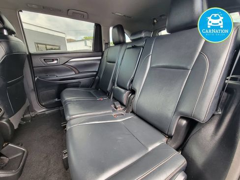 Used 2017 Toyota Highlander XLE AWD/4WD image 9