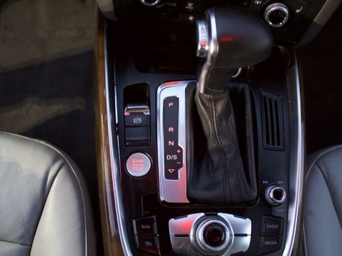 Used 2017 Audi Q5 2.0T Premium Plus w/ Technology Package image 24