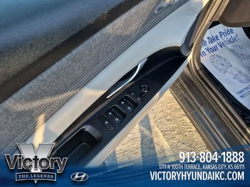 Used 2024 Hyundai Elantra Limited FWD image 11