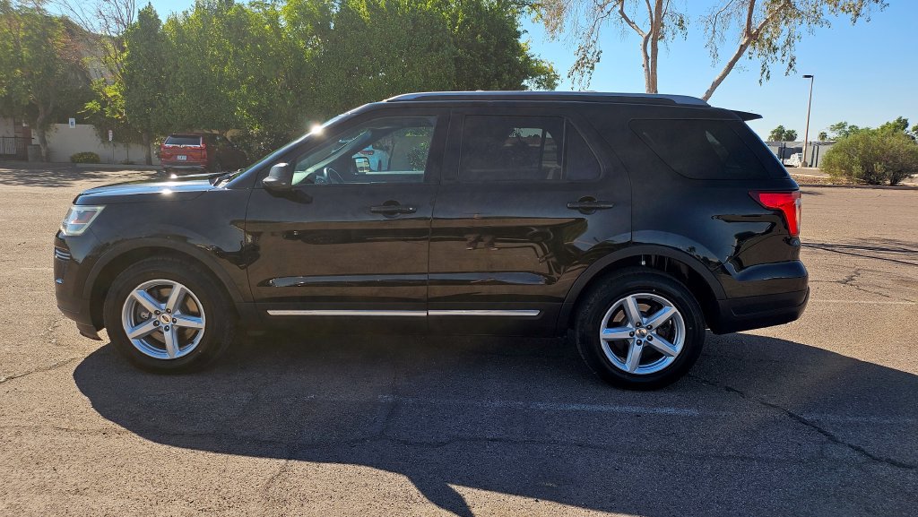 Used 2018 Ford Explorer XLT FWD image 7