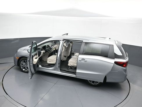 Certified 2025 Honda Odyssey Touring image 47