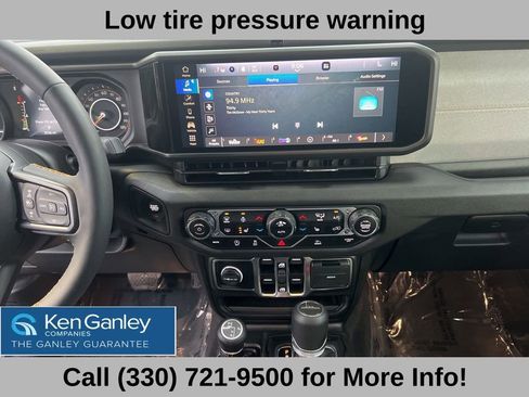 Used 2025 Jeep Gladiator Sport image 35