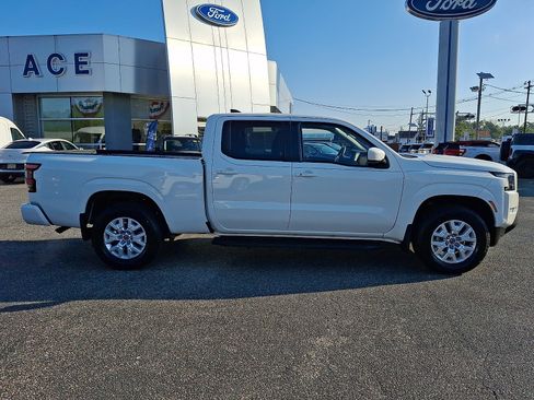Used 2024 Nissan Frontier SV AWD/4WD image 7