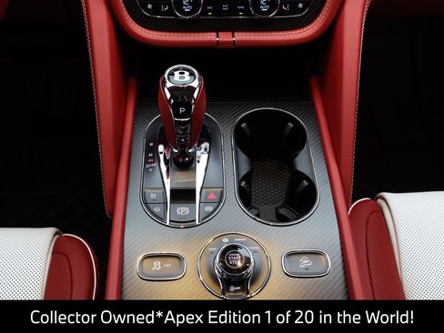 Used 2025 Bentley Bentayga AWD/4WD image 40
