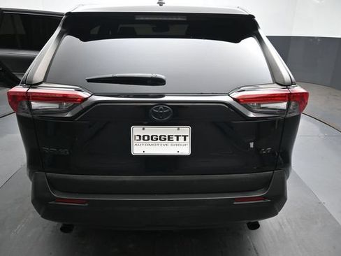 Used 2022 Toyota RAV4 LE FWD image 2