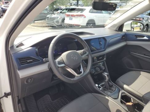Certified 2023 Volkswagen Taos SE w/ Panoramic Sunroof Package FWD image 24