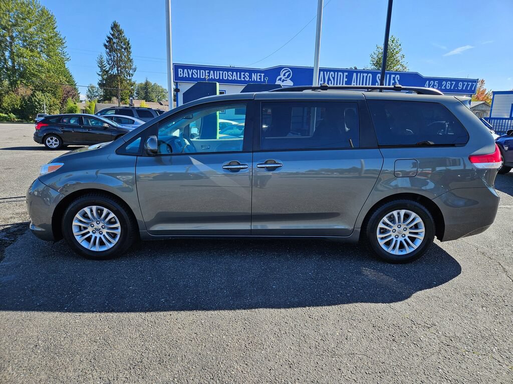 Used 2011 Toyota Sienna XLE w/ Premium Pkg FWD image 2