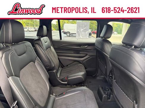 Used 2025 Jeep Grand Cherokee L Laredo AWD/4WD image 9