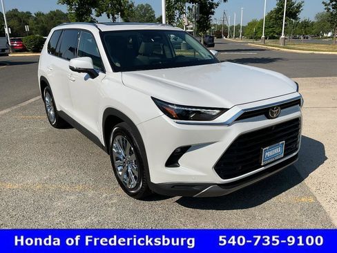 Used 2025 Toyota Grand Highlander AWD image 8