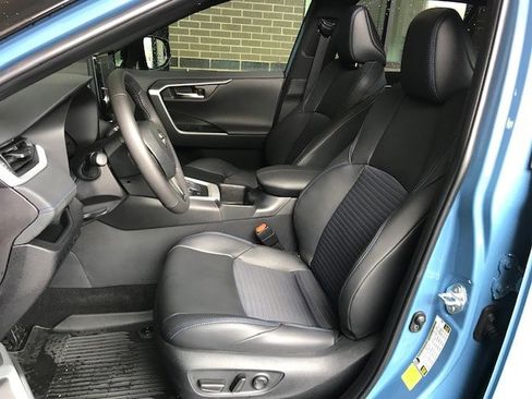 Used 2025 Toyota RAV4 XSE image 6