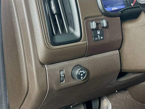 Used 2022 GMC Canyon Denali RWD image 10