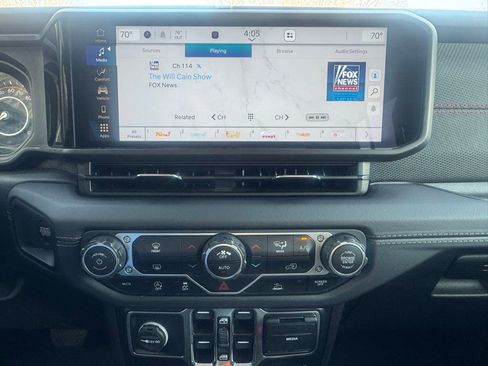 Used 2025 Jeep Wrangler Unlimited Rubicon image 16