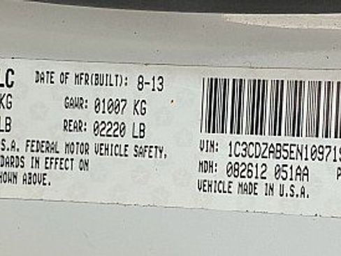 Used 2014 Dodge Avenger SE image 26