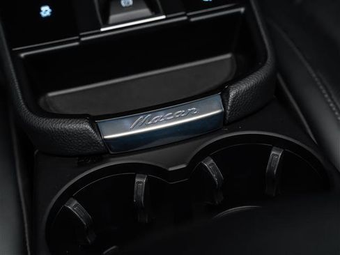 Used 2025 Porsche Macan image 28