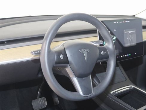 Used 2021 Tesla Model Y Long Range image 6