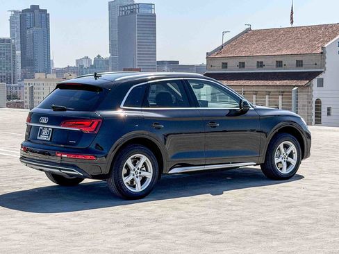 Used 2023 Audi Q5 2.0T Premium w/ Convenience Package AWD/4WD image 4
