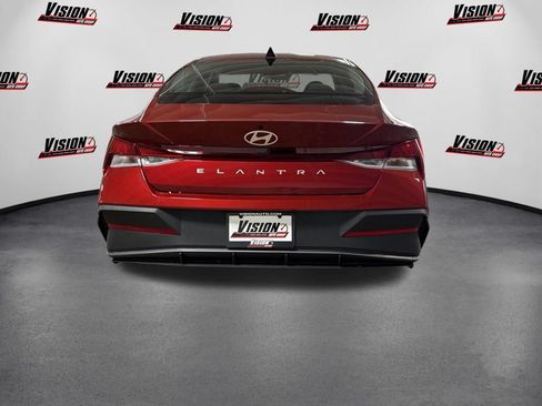 Certified 2025 Hyundai Elantra SE FWD image 6