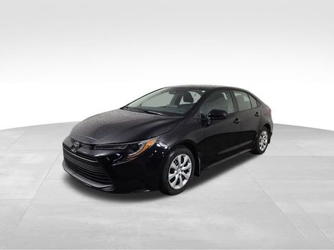 Used 2024 Toyota Corolla LE image 2