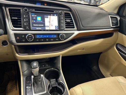 Used 2018 Toyota Highlander Limited Platinum image 16