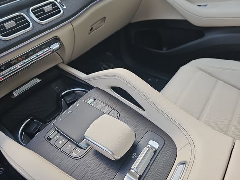 New 2026 Mercedes-Benz GLS 450 4MATIC image 27