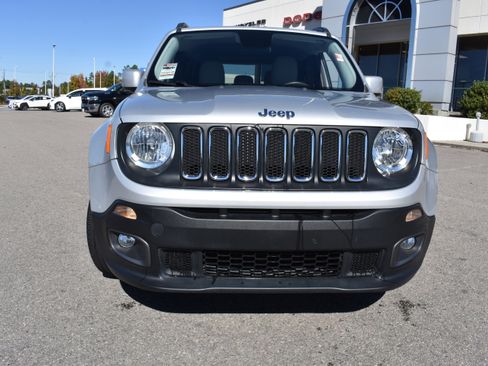 Used 2016 Jeep Renegade Latitude image 4