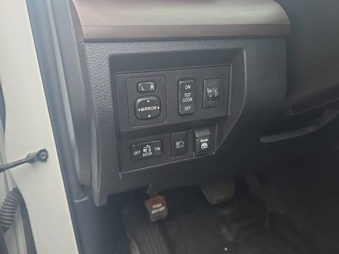 Used 2019 Toyota Tundra Limited image 21