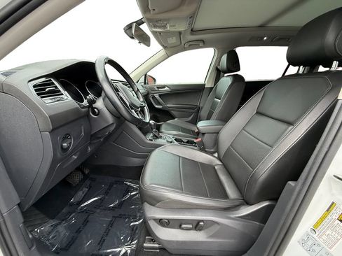 Used 2018 Volkswagen Tiguan SEL AWD/4WD image 9