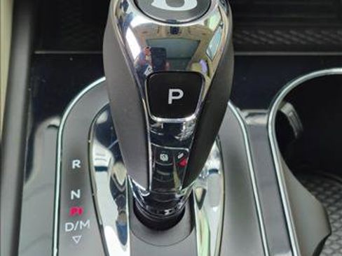 Used 2023 Bentley Bentayga AWD/4WD image 12