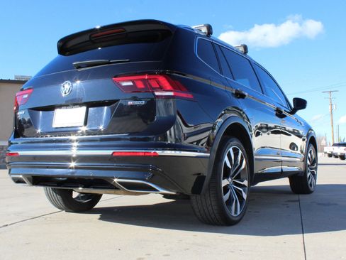 Used 2021 Volkswagen Tiguan SEL Premium R-Line image 32