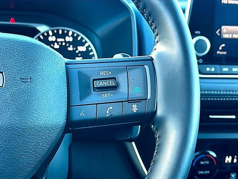 Certified 2025 Nissan Rogue SV image 28