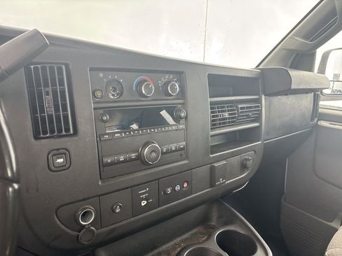 Used 2016 Chevrolet Express 2500 Extended image 16