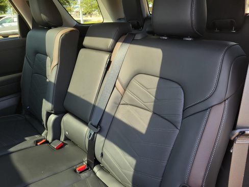 Used 2025 Nissan Pathfinder Platinum w/ Cargo Package FWD image 19