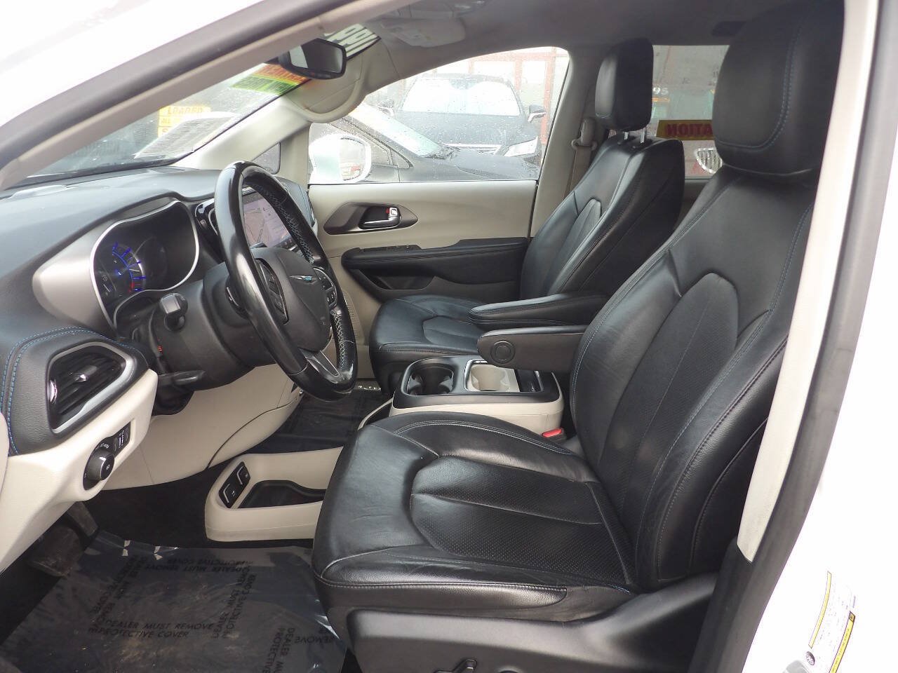 Used 2021 Chrysler Pacifica Touring-L FWD image 14