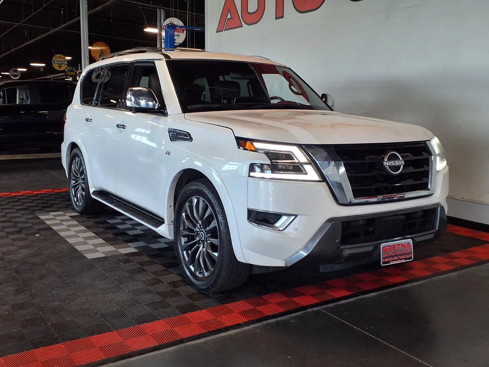 Used 2022 Nissan Armada Platinum w/ Captain's Chairs Package AWD/4WD image 2