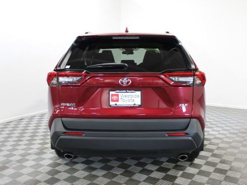 Used 2021 Toyota RAV4 XLE w/ Convenience Package FWD image 5